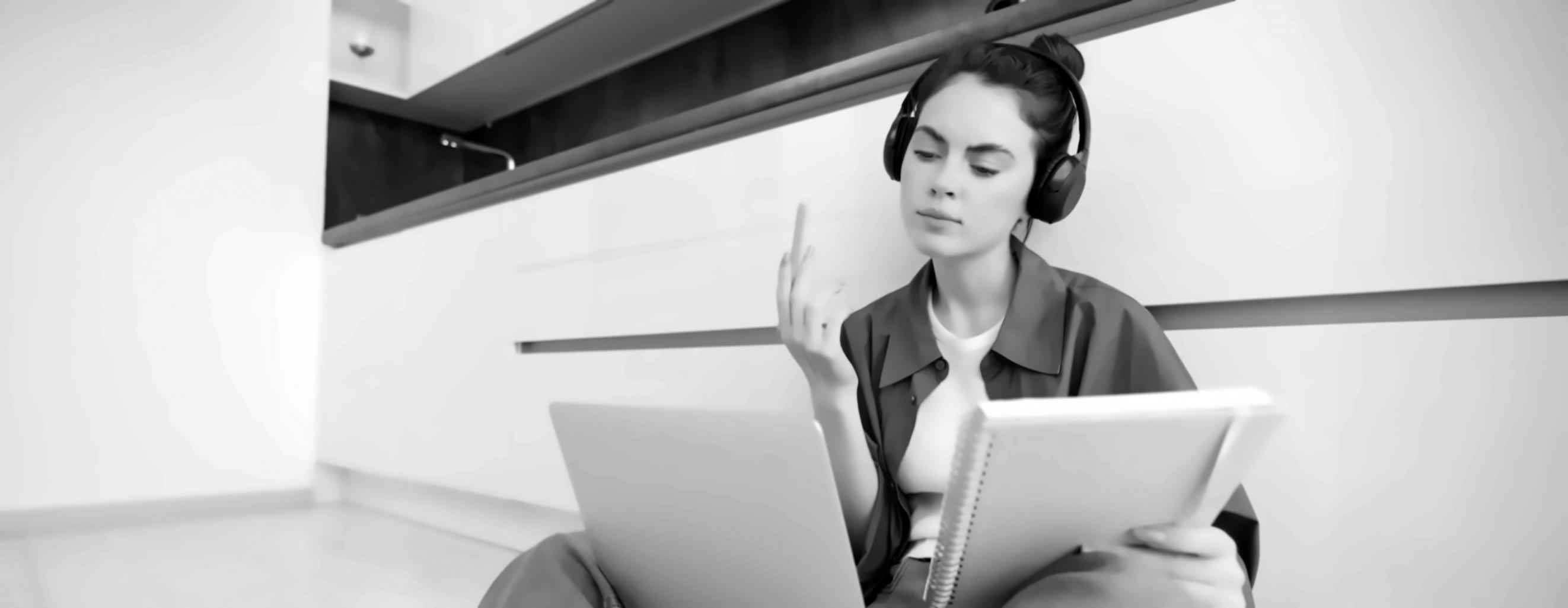 Session de formation en techniques de vente avec interactions professionnelles